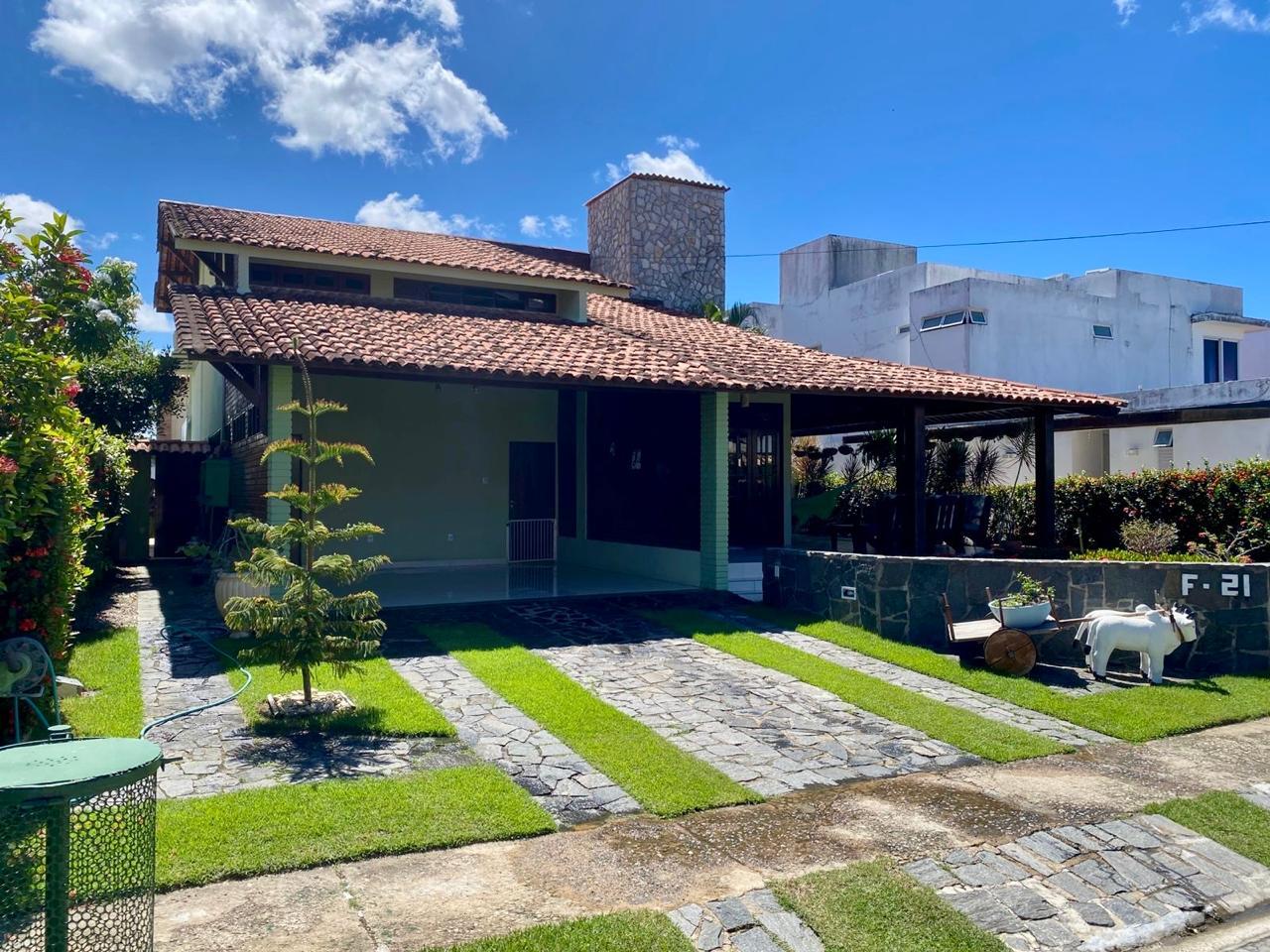 Casa com piscina e área de lazer no Condomínio Aldebaran